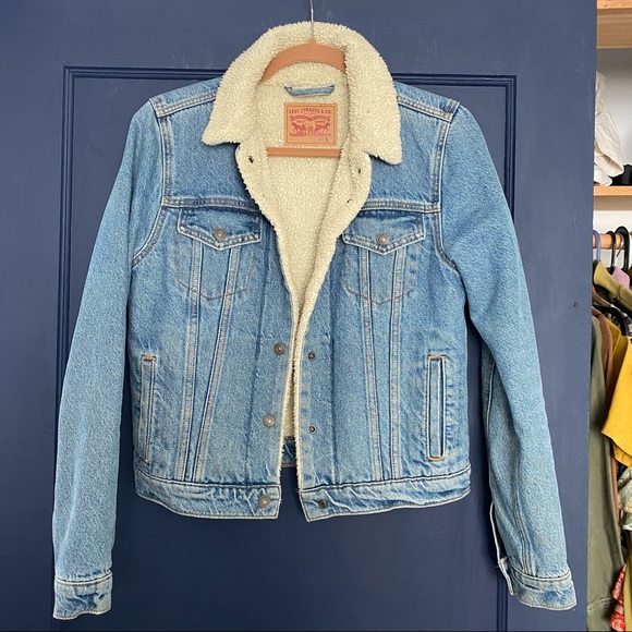 Levis Sherpa lined Jean Jacket! - Picture 2 of 4